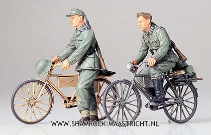 Tamiya German Soldiers with Bicycles