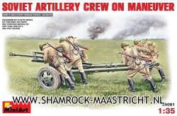 Miniart Soviet Artillery Crew on Maneuver