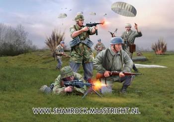 Revell German Paratroops WWII