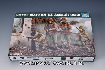 Trumpeter Waffen SS Assault Team 1/35