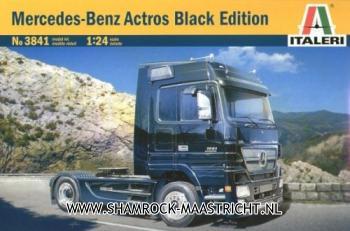 Italeri Mercedes-Benz Actros Black edition
