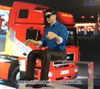 Robbe Truck-driver male Figure with glasses for 1/14.5 Trucks