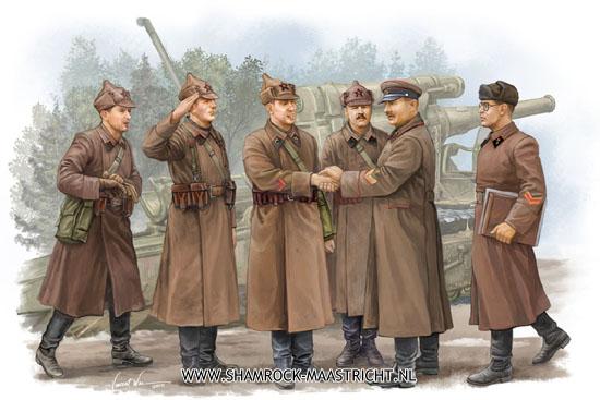 Trumpeter Soviet Artillery Commander Inspection